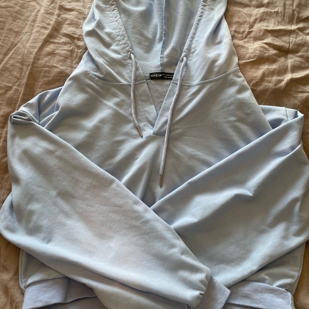 Dropped shoulder crop hoodie
